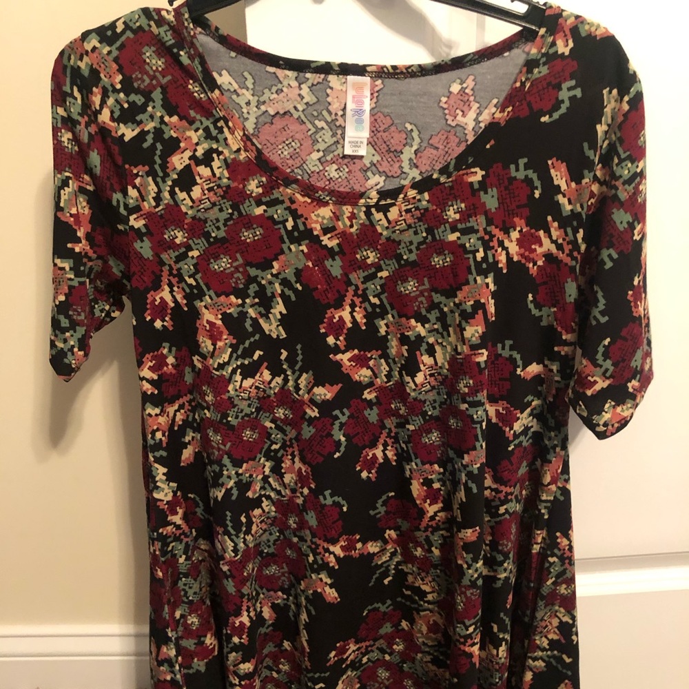 Lularoe XXS (fits a small) Top